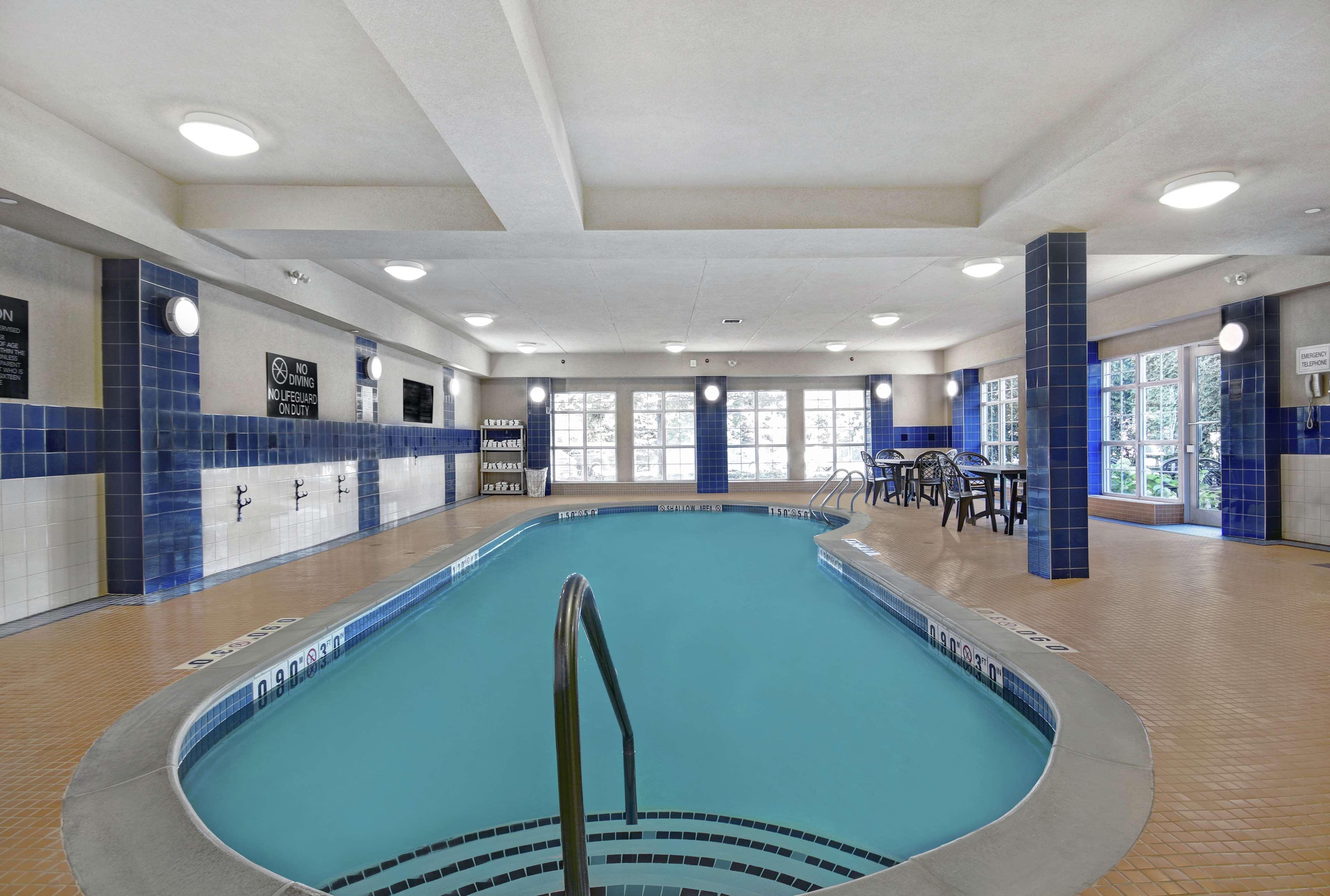 Homewood Suites By Hilton Burlington Exterior photo
